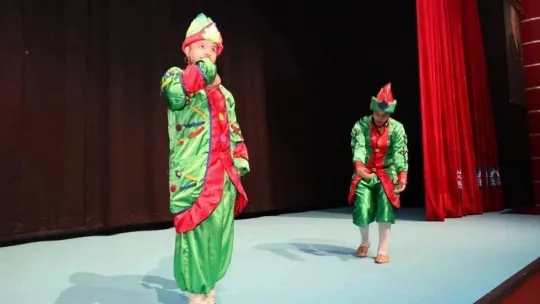 Çocuklar Karagöz'ün Karnesini izledi