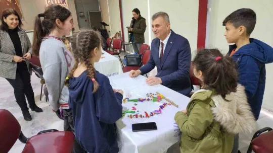Çocuklar keçeden duvar süsleri yaptı