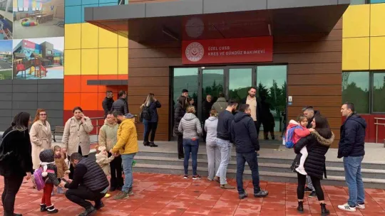 Çocukları darp edilen veliler ile ÇOSB Müdürü arasında gerginlik: 2 öğretmen görevden alındı