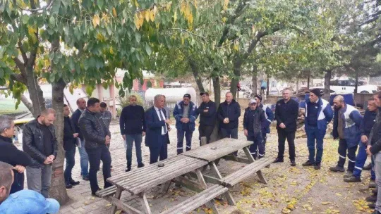 Çöp toplama hizmetini yürüten işçilere teşekkür