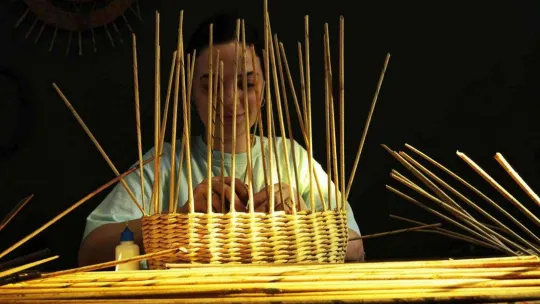 Çöpten hayata kağıdın yolculuğu: Atık maharetli ellerde sanata dönüşüyor