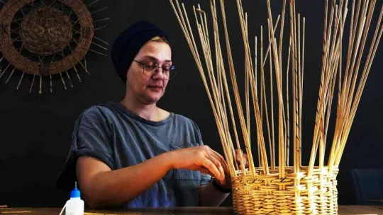 Çöpten hayata kağıdın yolculuğu: Atık maharetli ellerde sanata dönüşüyor