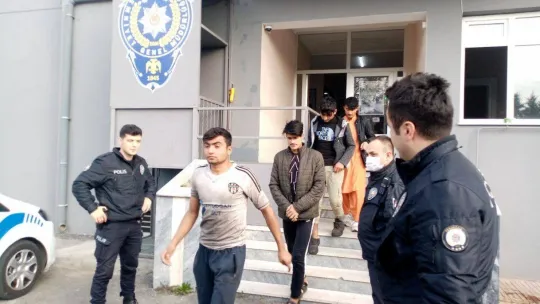 Çorlu'da 8 kaçak göçmen yakalandı