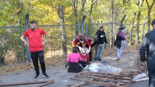 Çorlu'da can pazarı: Otomobilin çarptığı at arabası hurdaya döndü, yaralı yakınları sinir krizi geçirdi