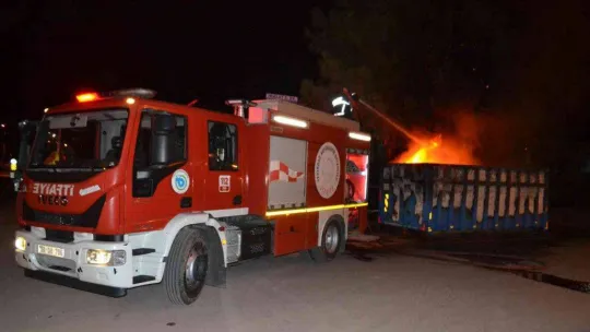 Çorlu'da korkutan yangın: Alevler geceyi aydınlattı