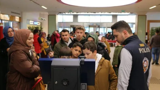 Çorlu'da vatandaşlara siber suçlar anlatıldı