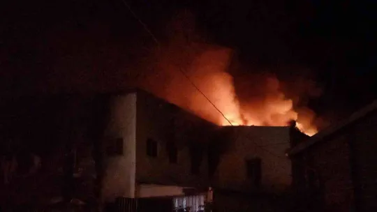 Çorlu'da yatak üretim fabrikası alev alev yandı