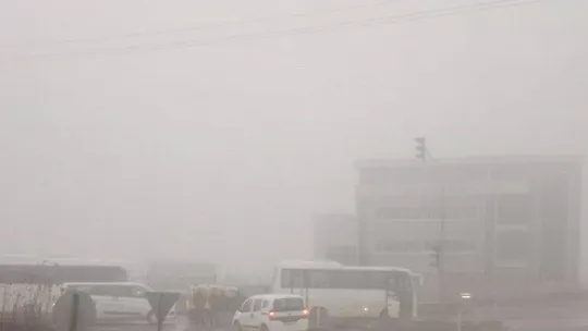 Çorlu'da yoğun sis: Göz gözü görmüyor