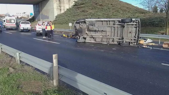 Seymen'de panelvan minibüs devrildi: 1 Ölü