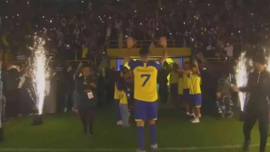 Cristiano Ronaldo, görkemli törenle Al Nassr'a imza attı