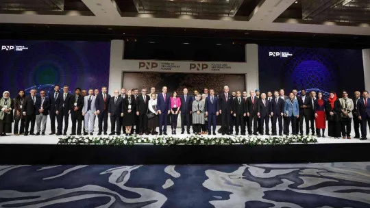 Cumhurbaşkanı Erdoğan: 'Diplomaside uyguladığımız dengeli, tarafsız, barışçıl politikalarla krizlerin çözümünde anahtar rol üstleniyoruz'