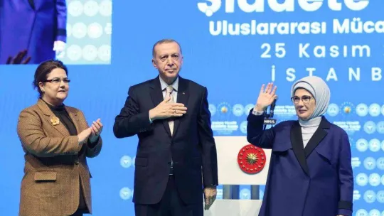 Cumhurbaşkanı Erdoğan, 'Parlamentoya girip, teröristlerle kol kola girip Kandil'de dolaşanlar bu milletin oylarının temsilcisi olamaz'