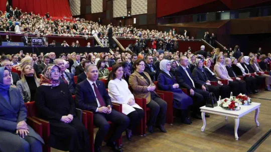 Cumhurbaşkanı Erdoğan, 'Parlamentoya girip, teröristlerle kol kola girip Kandil'de dolaşanlar bu milletin oylarının temsilcisi olamaz'