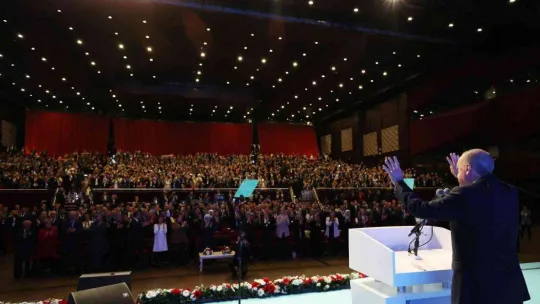 Cumhurbaşkanı Erdoğan, 'Parlamentoya girip, teröristlerle kol kola girip Kandil'de dolaşanlar bu milletin oylarının temsilcisi olamaz'
