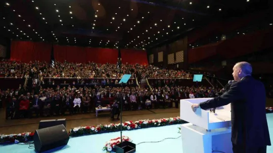 Cumhurbaşkanı Erdoğan, 'Parlamentoya girip, teröristlerle kol kola girip Kandil'de dolaşanlar bu milletin oylarının temsilcisi olamaz'