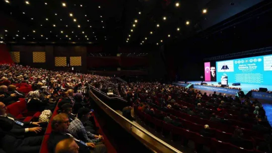 Cumhurbaşkanı Erdoğan, 'Parlamentoya girip, teröristlerle kol kola girip Kandil'de dolaşanlar bu milletin oylarının temsilcisi olamaz'