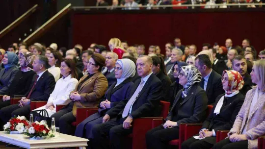 Cumhurbaşkanı Erdoğan, 'Parlamentoya girip, teröristlerle kol kola girip Kandil'de dolaşanlar bu milletin oylarının temsilcisi olamaz'