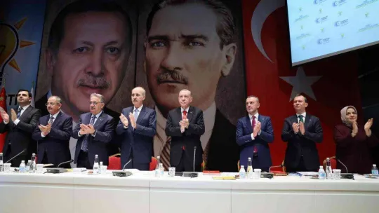 Cumhurbaşkanı Erdoğan: 'Terör örgütünün güdümündeki partiyi kollayan, masanın etrafındakilere gülücük dağıtan ucube bir teklif çıkarttılar'