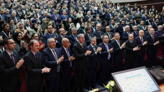 Cumhurbaşkanı Erdoğan: 'Terör örgütünün güdümündeki partiyi kollayan, masanın etrafındakilere gülücük dağıtan ucube bir teklif çıkarttılar'