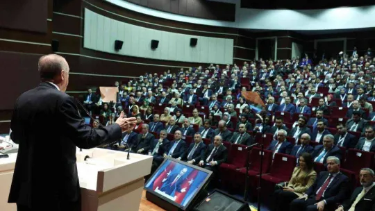 Cumhurbaşkanı Erdoğan: 'Terör örgütünün güdümündeki partiyi kollayan, masanın etrafındakilere gülücük dağıtan ucube bir teklif çıkarttılar'