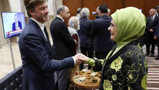 Cumhurbaşkanı Erdoğan: 'Türkiye'ye ve Türk kültürüne hizmet eden, katkı sunan herkesin başımızın üstünde yeri vardır'