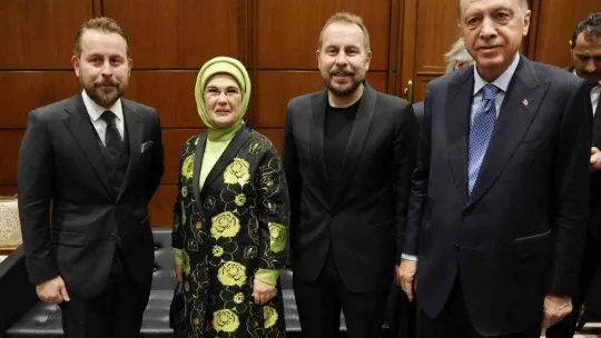 Cumhurbaşkanı Erdoğan: 'Türkiye'ye ve Türk kültürüne hizmet eden, katkı sunan herkesin başımızın üstünde yeri vardır'