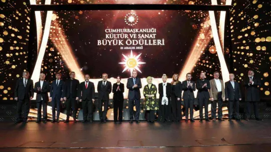 Cumhurbaşkanı Erdoğan: 'Türkiye'ye ve Türk kültürüne hizmet eden, katkı sunan herkesin başımızın üstünde yeri vardır'