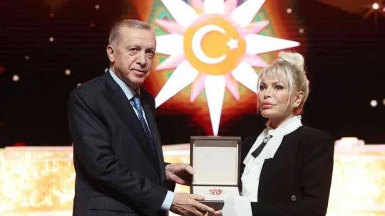 Cumhurbaşkanı Erdoğan: 'Türkiye'ye ve Türk kültürüne hizmet eden, katkı sunan herkesin başımızın üstünde yeri vardır'