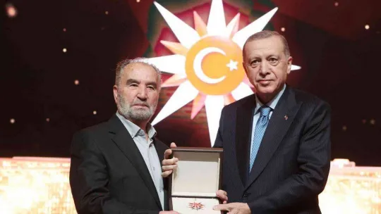 Cumhurbaşkanı Erdoğan: 'Türkiye'ye ve Türk kültürüne hizmet eden, katkı sunan herkesin başımızın üstünde yeri vardır'
