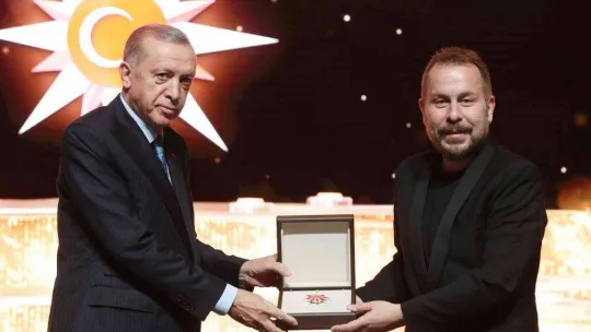 Cumhurbaşkanı Erdoğan: 'Türkiye'ye ve Türk kültürüne hizmet eden, katkı sunan herkesin başımızın üstünde yeri vardır'