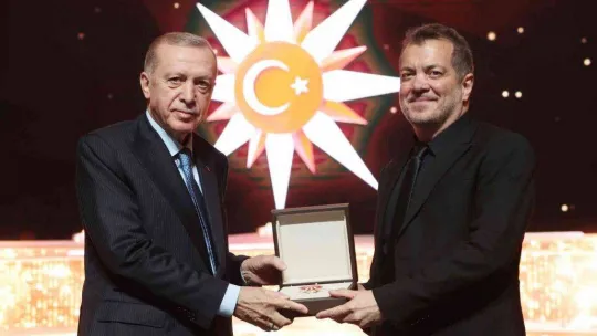 Cumhurbaşkanı Erdoğan: 'Türkiye'ye ve Türk kültürüne hizmet eden, katkı sunan herkesin başımızın üstünde yeri vardır'