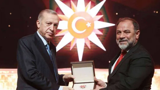 Cumhurbaşkanı Erdoğan: 'Türkiye'ye ve Türk kültürüne hizmet eden, katkı sunan herkesin başımızın üstünde yeri vardır'