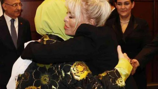 Cumhurbaşkanı Erdoğan: 'Türkiye'ye ve Türk kültürüne hizmet eden, katkı sunan herkesin başımızın üstünde yeri vardır'