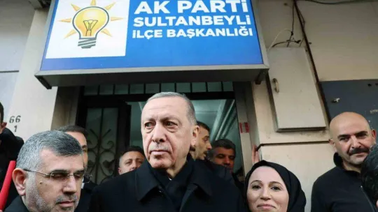 Cumhurbaşkanı Erdoğan, AK Parti Sultanbeyli İlçe Başkanlığını ziyaret etti