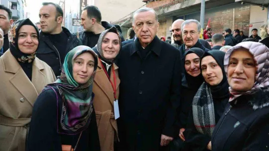Cumhurbaşkanı Erdoğan, AK Parti Sultanbeyli İlçe Başkanlığını ziyaret etti