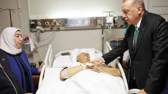 Cumhurbaşkanı Erdoğan, Binali Yıldırım'ı ve Şamil Ayrım'ı hastanede ziyaret etti