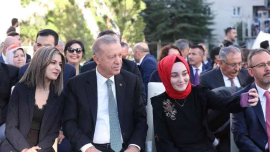 Cumhurbaşkanı Erdoğan'dan gençlere müjde: 'Yurt ücretleri bu yıl da değişmeyecek'