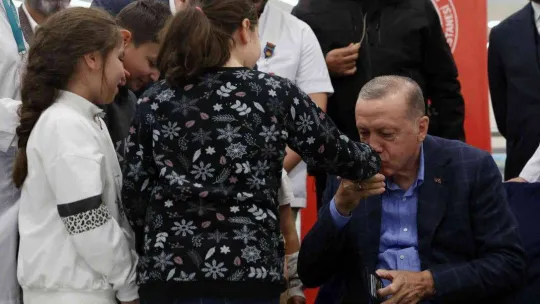 Cumhurbaşkanı Erdoğan, İstanbul'da tedavi gören madencileri ziyaret etti