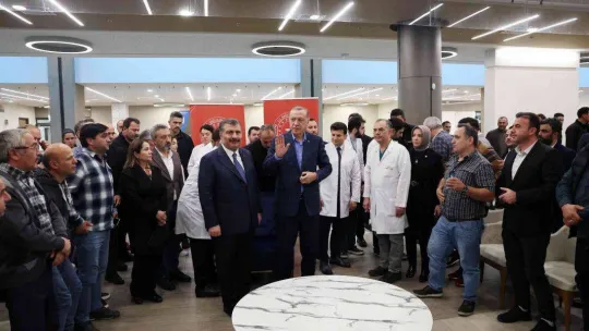 Cumhurbaşkanı Erdoğan, İstanbul'da tedavi gören madencileri ziyaret etti