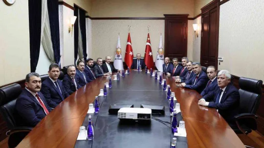 Cumhurbaşkanı Recep Tayyip Erdoğan, 11 Büyükşehir Belediye Meclisinin AK Parti Grup Başkanvekillerini kabul etti