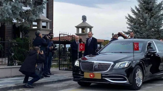 Cumhurbaşkanı Recep Tayyip Erdoğan'ın Milliyetçi Hareket Partisi (MHP) Genel Başkanı Devlet Bahçeli ile görüşmesi başladı.