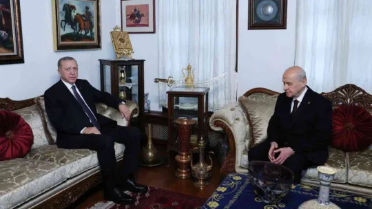 Cumhurbaşkanı Recep Tayyip Erdoğan ile Milliyetçi Hareket Partisi Genel Başkanı Devlet Bahçeli arasındaki ikili görüşme sona erdi. Görüşme yaklaşık 1 saat sürdü.