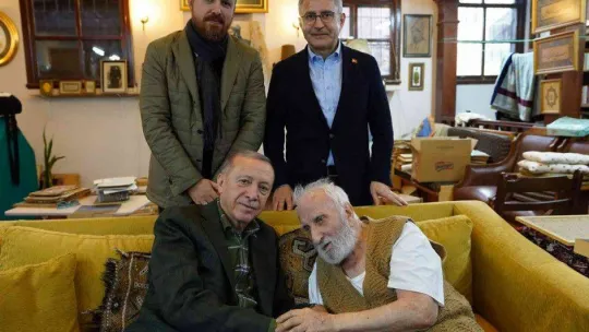 Cumhurbaşkanı Recep Tayyip Erdoğan, neyzen Niyazi Sayın'ı evinde ziyaret etti