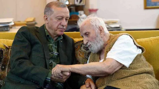 Cumhurbaşkanı Recep Tayyip Erdoğan, neyzen Niyazi Sayın'ı evinde ziyaret etti