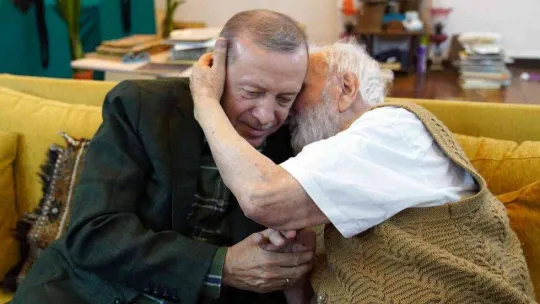 Cumhurbaşkanı Recep Tayyip Erdoğan, neyzen Niyazi Sayın'ı evinde ziyaret etti