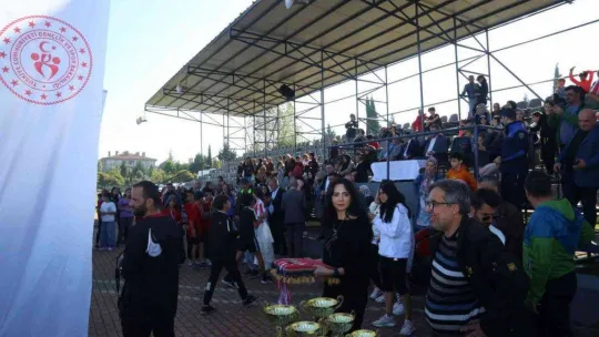 Cumhuriyet coşkusu Gölcük'te spor şölenine dönüştü