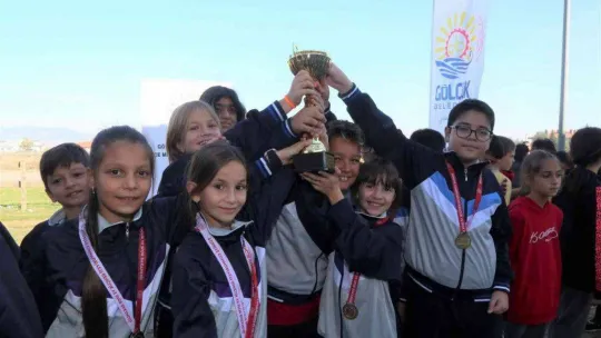 Cumhuriyet coşkusu Gölcük'te spor şölenine dönüştü