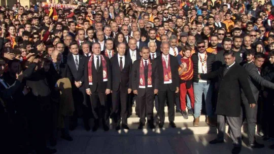 Cumhuriyetin 100. yılı için Galatasaray Yönetiminden Anıtkabir'e ziyaret