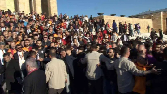 Cumhuriyetin 100. yılı için Galatasaray Yönetiminden Anıtkabir'e ziyaret