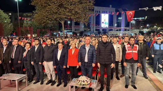 Cumhuriyetin 99'uncu yılı Kartal'da coşkuyla kutlandı